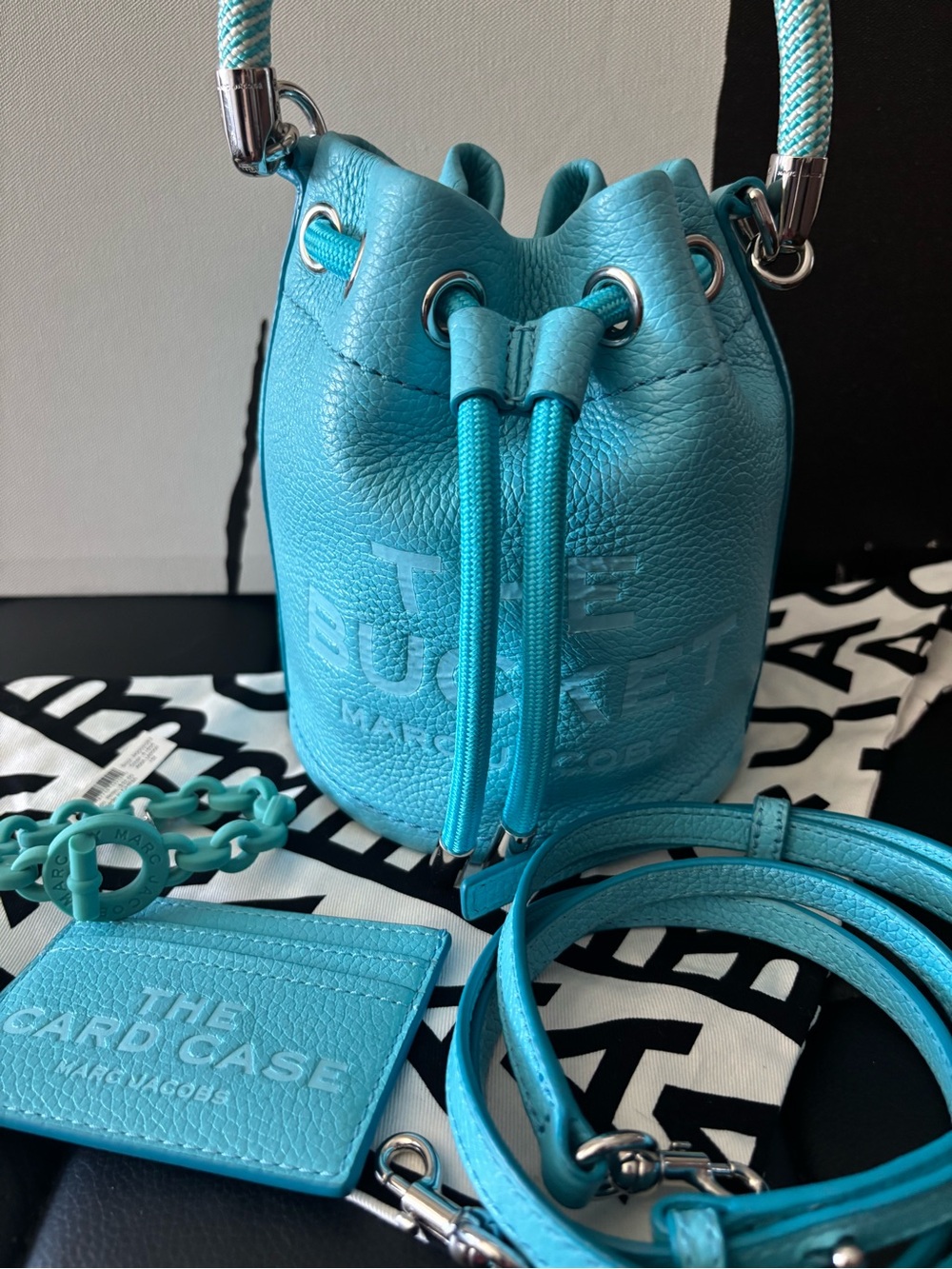 Marc Jacobs MINI The Bucket Bag in Turquoise with Card Case and Bracelet - Picture 3 of 14